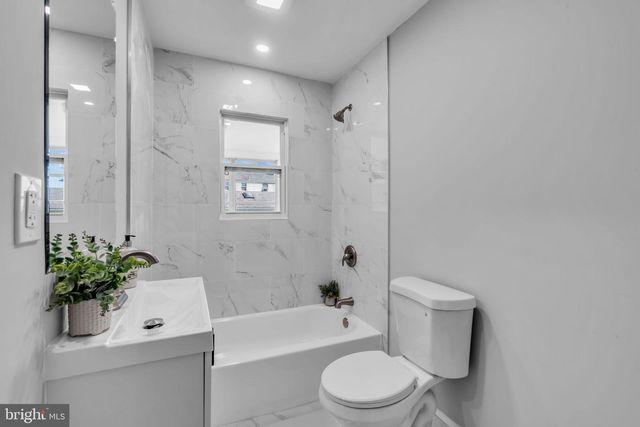 33 W 2ND ST, Burlington, NJ 08016