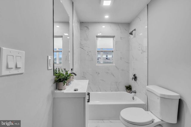 33 W 2ND ST, Burlington, NJ 08016