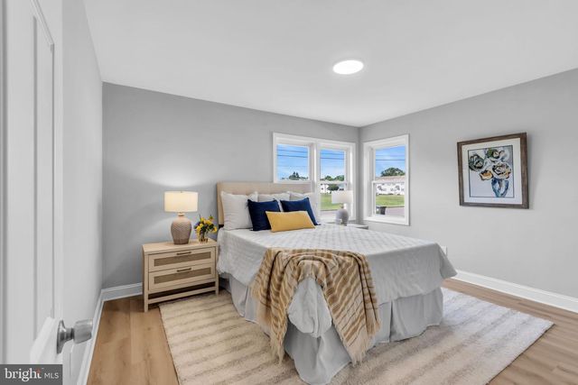 33 W 2ND ST, Burlington, NJ 08016