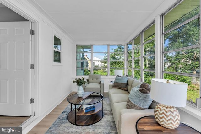33 W 2ND ST, Burlington, NJ 08016