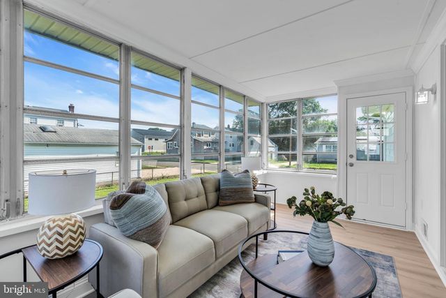 33 W 2ND ST, Burlington, NJ 08016