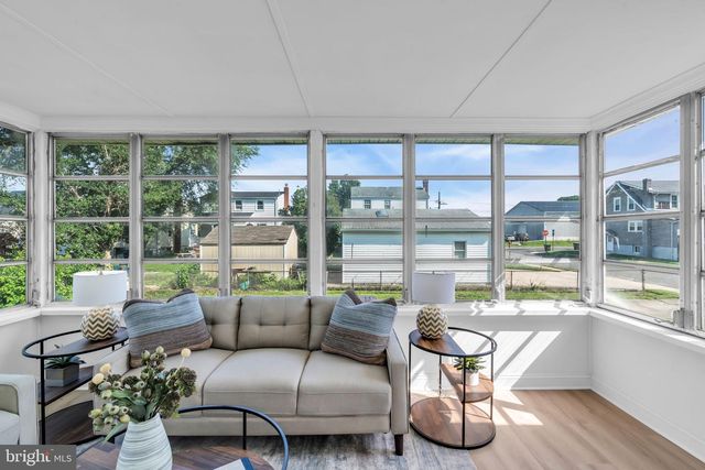 33 W 2ND ST, Burlington, NJ 08016