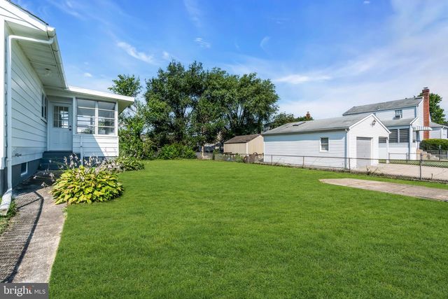 33 W 2ND ST, Burlington, NJ 08016