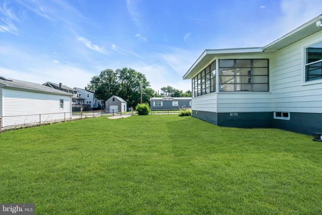 33 W 2ND ST, Burlington, NJ 08016