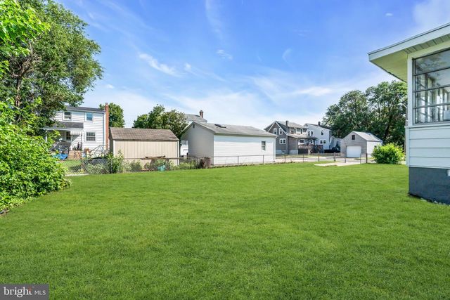 33 W 2ND ST, Burlington, NJ 08016