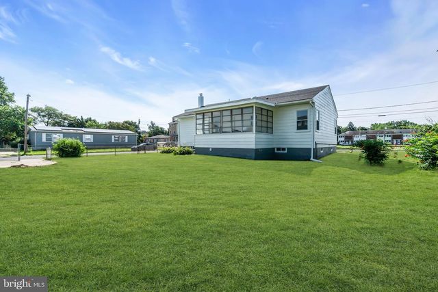 33 W 2ND ST, Burlington, NJ 08016
