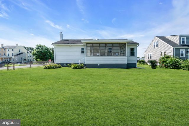 33 W 2ND ST, Burlington, NJ 08016