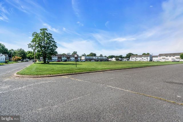 33 W 2ND ST, Burlington, NJ 08016