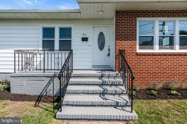 33 W 2ND ST, Burlington, NJ 08016