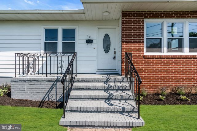 33 W 2ND ST, Burlington, NJ 08016