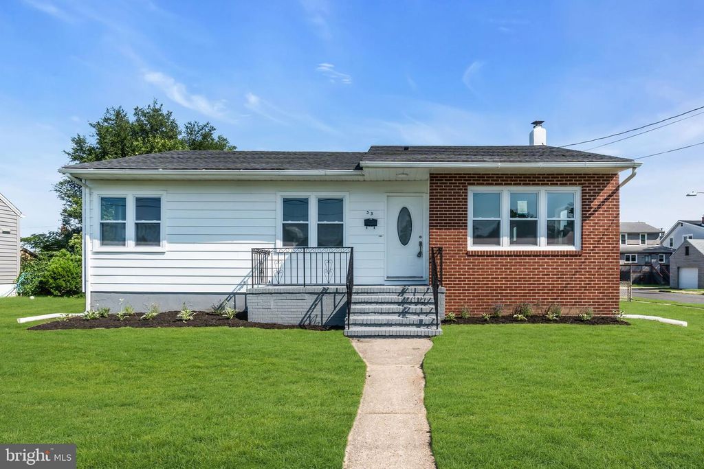 33 W 2ND ST, Burlington, NJ 08016