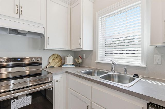 571 ORIENTAL POPPY DRIVE, Venice, FL 34293