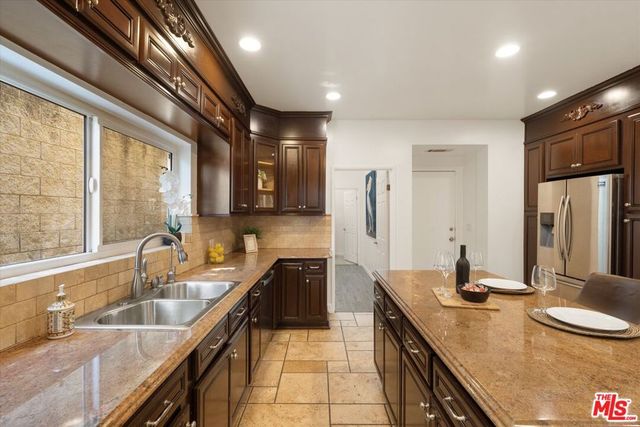 5216 Sale Avenue, Los Angeles, CA 91364
