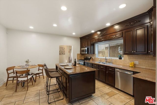 5216 Sale Avenue, Los Angeles, CA 91364