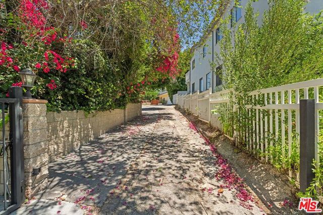 5216 Sale Avenue, Los Angeles, CA 91364
