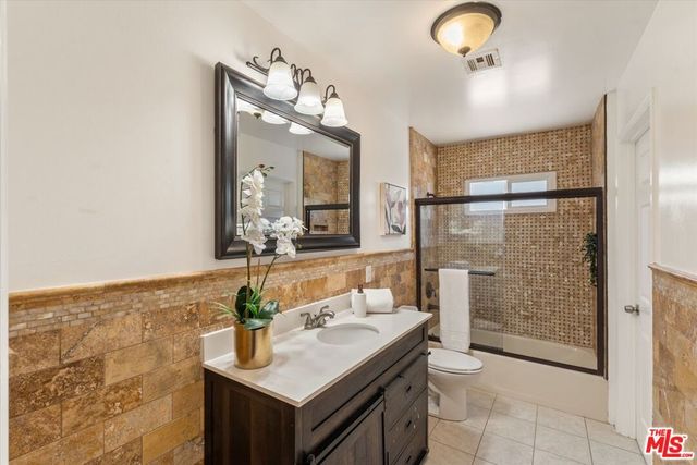 5216 Sale Avenue, Los Angeles, CA 91364