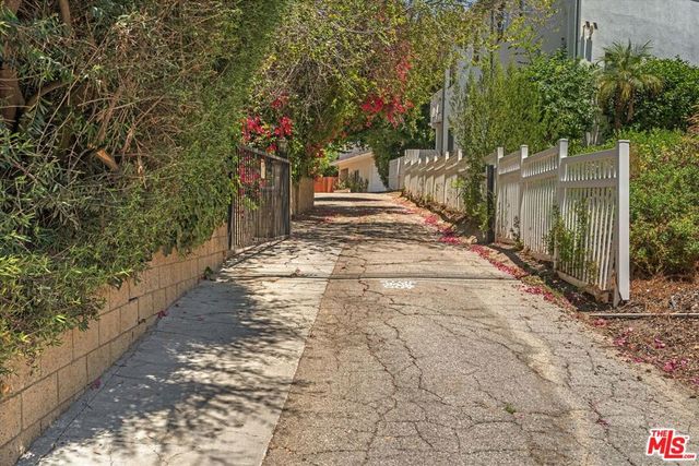 5216 Sale Avenue, Los Angeles, CA 91364