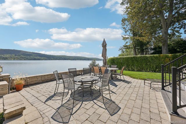 14 Woodlands Terrace, Greenwood Lake, NY 10925