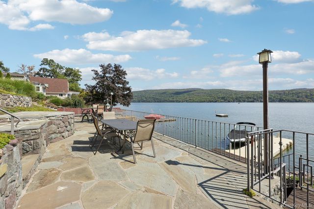 14 Woodlands Terrace, Greenwood Lake, NY 10925