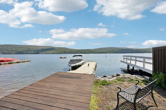 14 Woodlands Terrace, Greenwood Lake, NY 10925