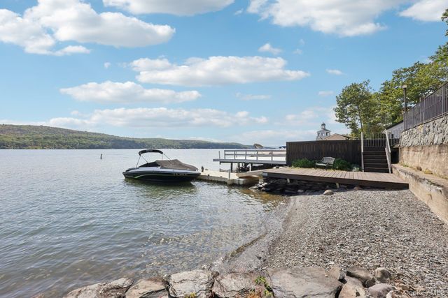 14 Woodlands Terrace, Greenwood Lake, NY 10925