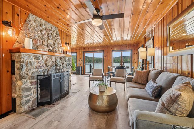 14 Woodlands Terrace, Greenwood Lake, NY 10925