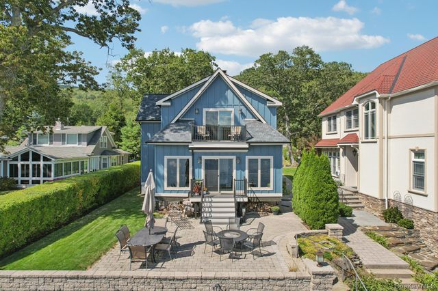 14 Woodlands Terrace, Greenwood Lake, NY 10925