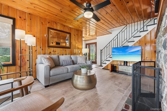 14 Woodlands Terrace, Greenwood Lake, NY 10925