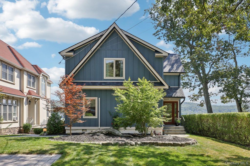 14 Woodlands Terrace, Greenwood Lake, NY 10925