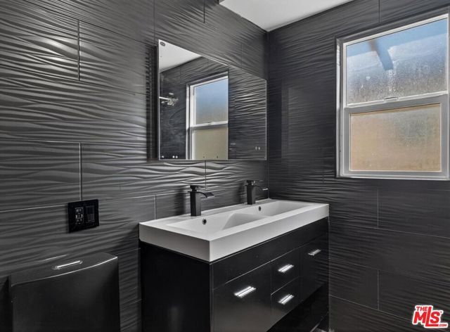 4431 S Wilton Place, Los Angeles, CA 90062