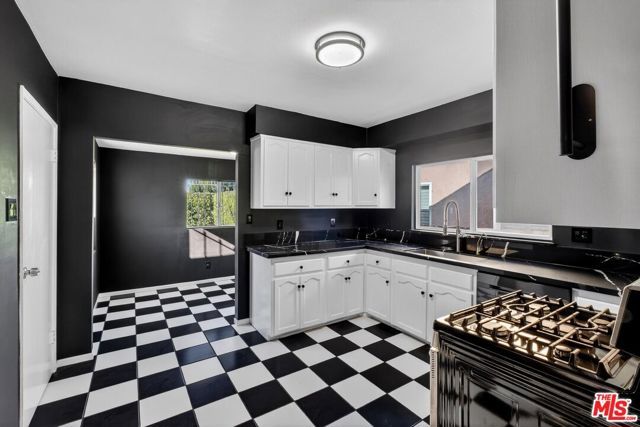 4431 S Wilton Place, Los Angeles, CA 90062