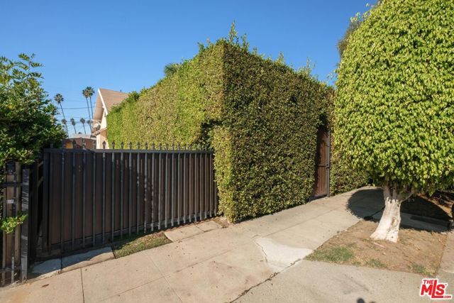 4431 S Wilton Place, Los Angeles, CA 90062