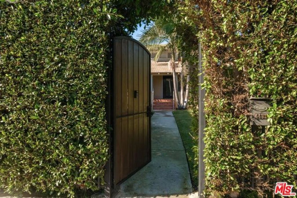 4431 S Wilton Place, Los Angeles, CA 90062