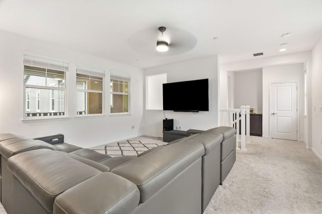 17353 Morning View Dr, Lathrop, CA 95330