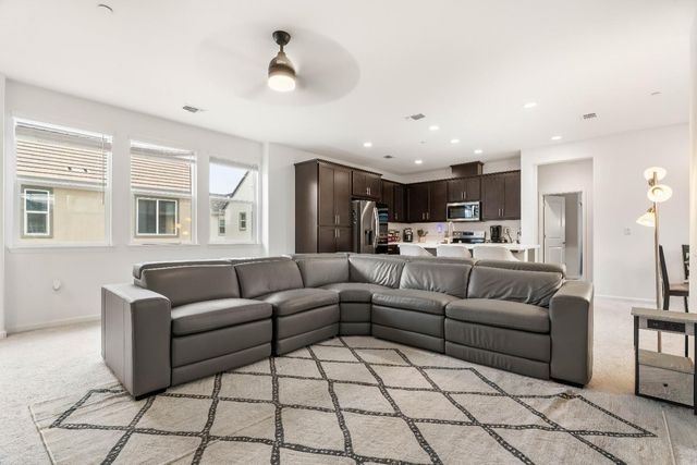 17353 Morning View Dr, Lathrop, CA 95330