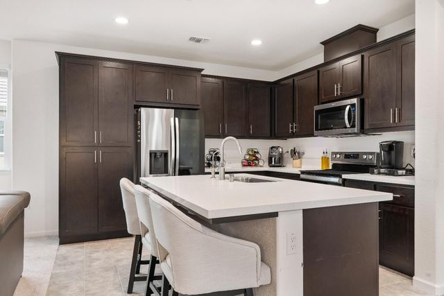 17353 Morning View Dr, Lathrop, CA 95330