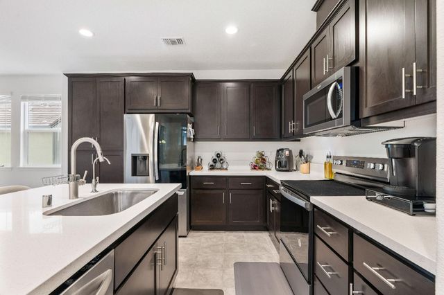 17353 Morning View Dr, Lathrop, CA 95330