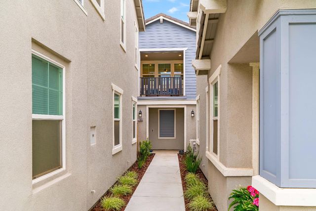 17353 Morning View Dr, Lathrop, CA 95330