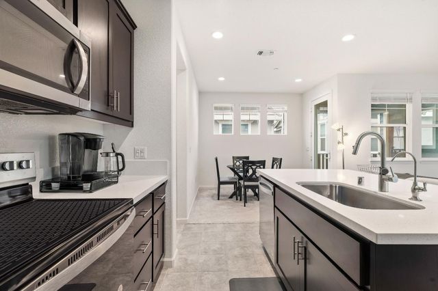 17353 Morning View Dr, Lathrop, CA 95330