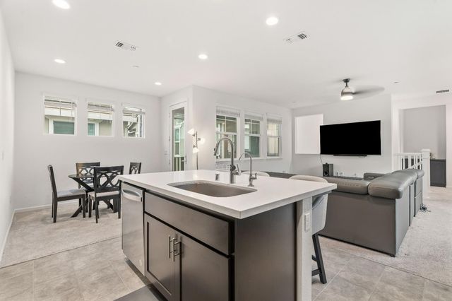 17353 Morning View Dr, Lathrop, CA 95330