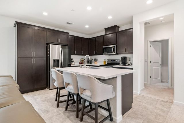 17353 Morning View Dr, Lathrop, CA 95330