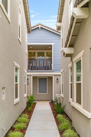 17353 Morning View Dr, Lathrop, CA 95330