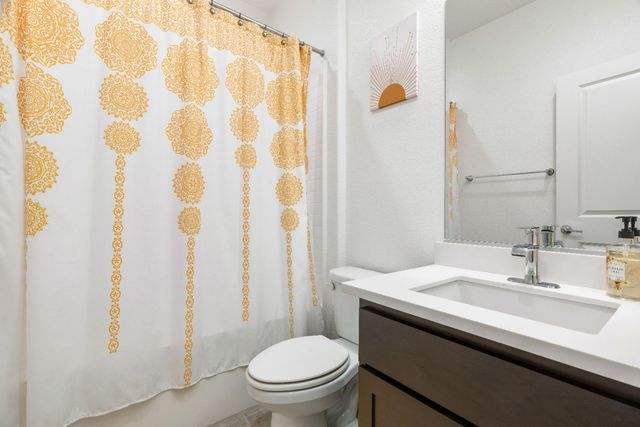 17353 Morning View Dr, Lathrop, CA 95330