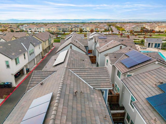 17353 Morning View Dr, Lathrop, CA 95330