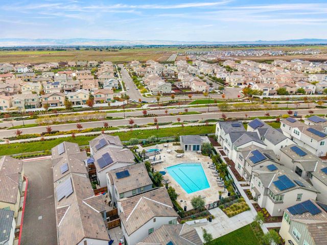 17353 Morning View Dr, Lathrop, CA 95330