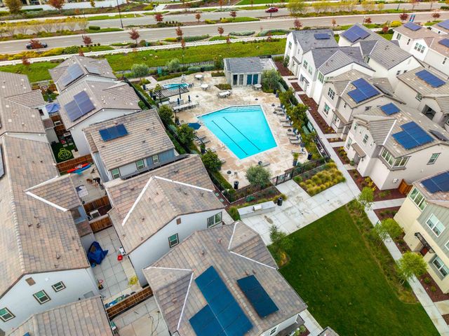 17353 Morning View Dr, Lathrop, CA 95330