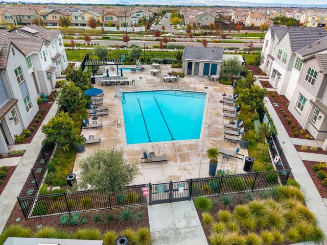 17353 Morning View Dr, Lathrop, CA 95330