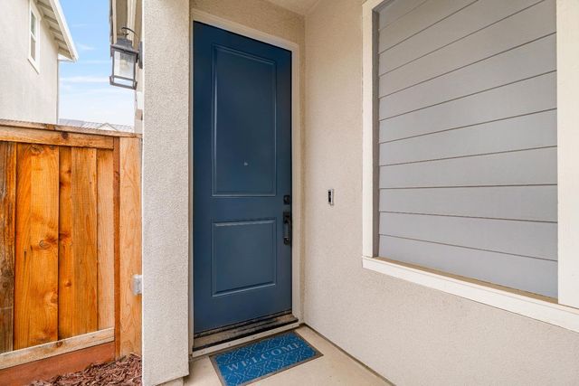 17353 Morning View Dr, Lathrop, CA 95330