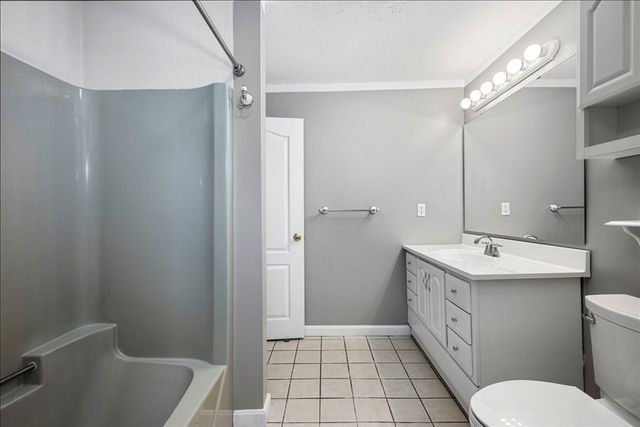 75 Huntoon Memorial Hwy 1-2, Leicester, MA 01524