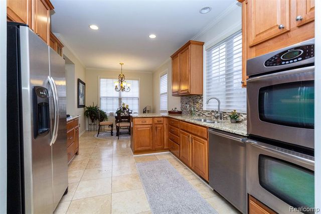 3805 W Winding Brook Circle 22, Rochester Hills, MI 48309